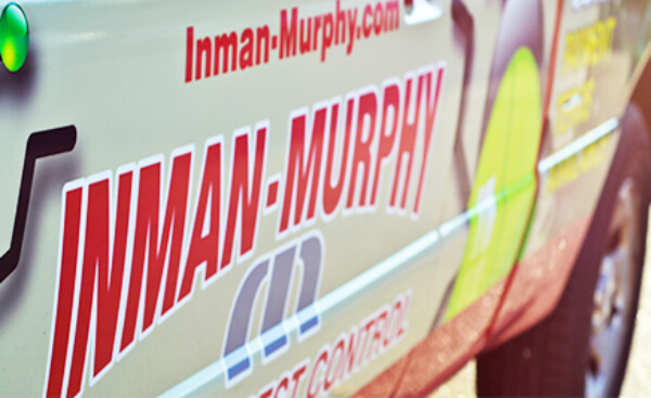 Inman-Murphy pest control truck arriving at TN home